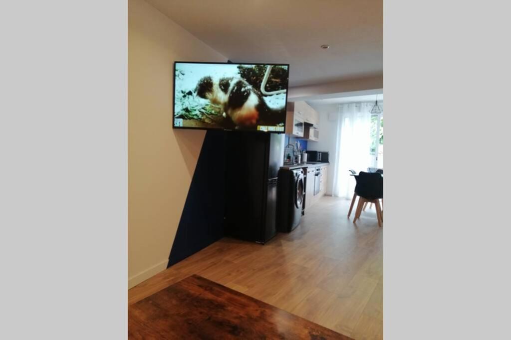 Charmant Appartement Avec Terrasse Pont-de-lʼIsère Eksteriør bilde